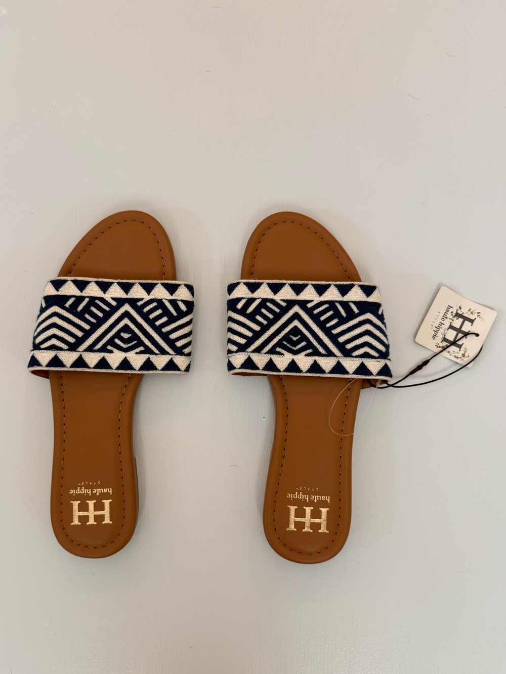 ‼️NWT‼️Haute Hippie blue/wht Sandals w/ Geometric design. For your next vacay!